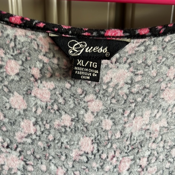 Guess navy and pink floral top, XL - Picture 4 of 5